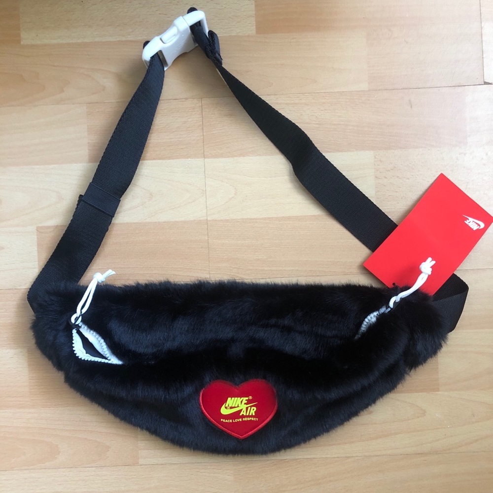 Wmns nike x olivia kim heritage hip bag